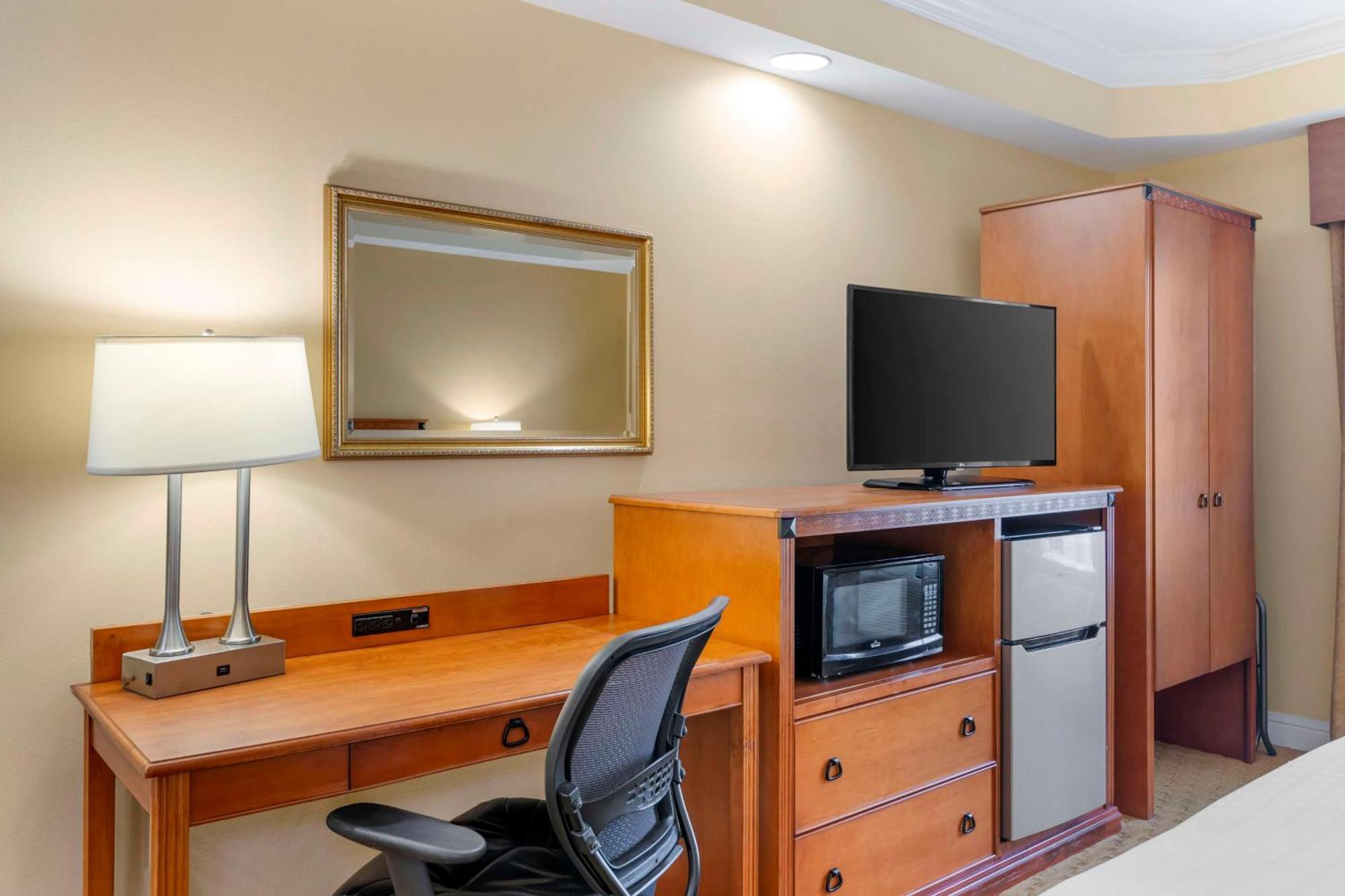Best Western Plus Kingsland Buitenkant foto