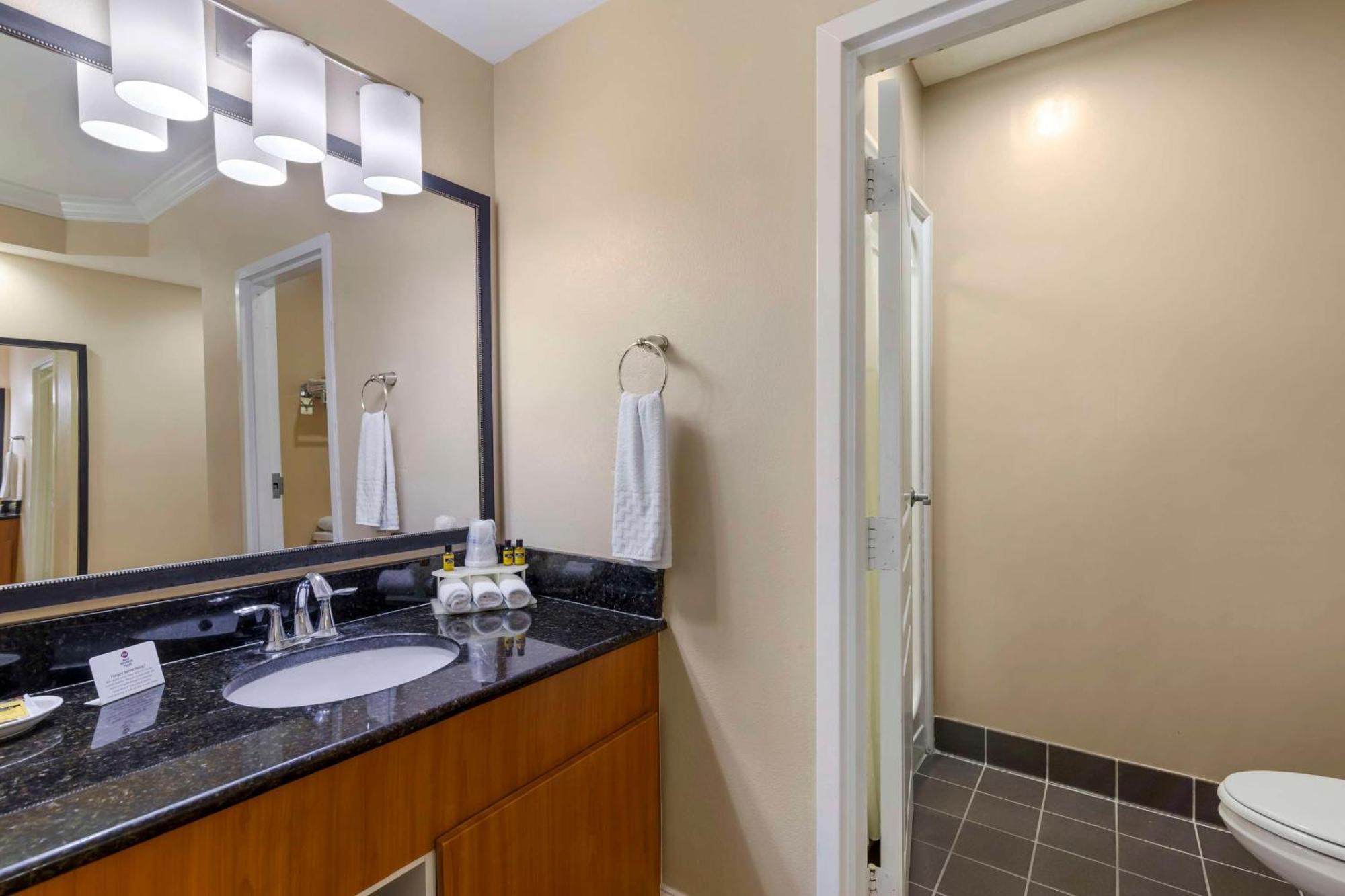 Best Western Plus Kingsland Buitenkant foto